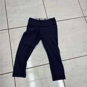 Lululemon cropped Leggings purple/blue size 4